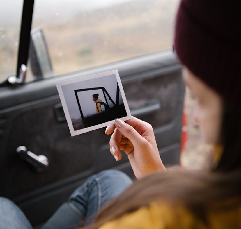A young woman misses her ex and wants to reconnect.