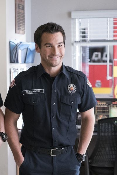 Who Plays Travis Montgomery On 'Station 19'? Jay Hayden Is Perfect For ...