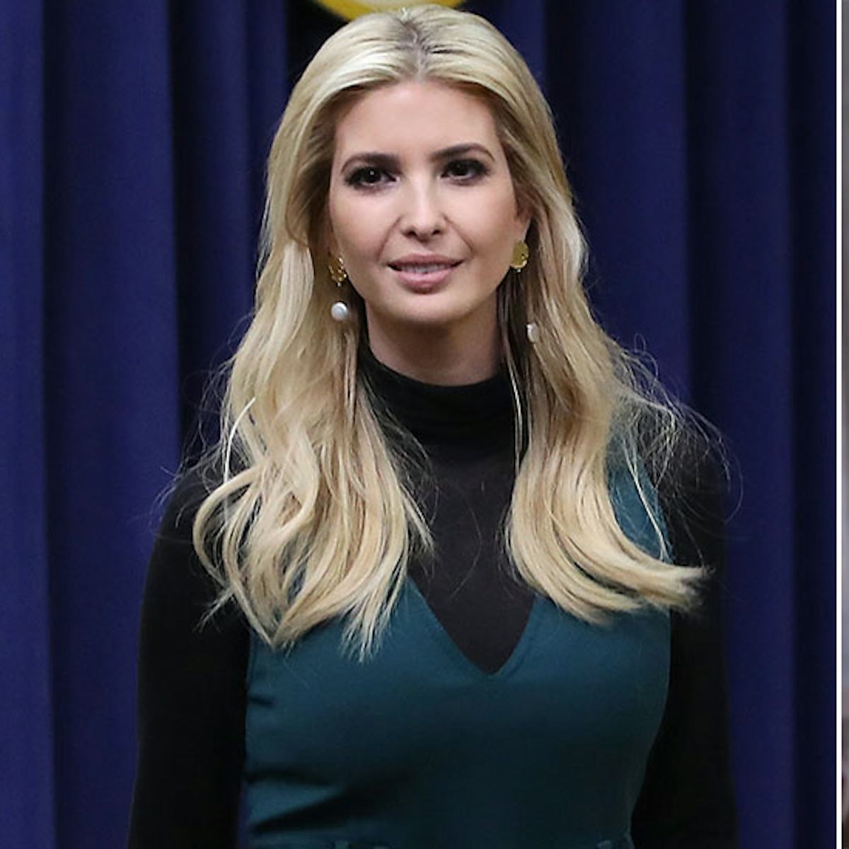 Semiz, selülit bilan qoplangan ayollar bilan anal va kunnilingus pornosi Rus pornosi erkaklarda ayollar ustunlik qiladi