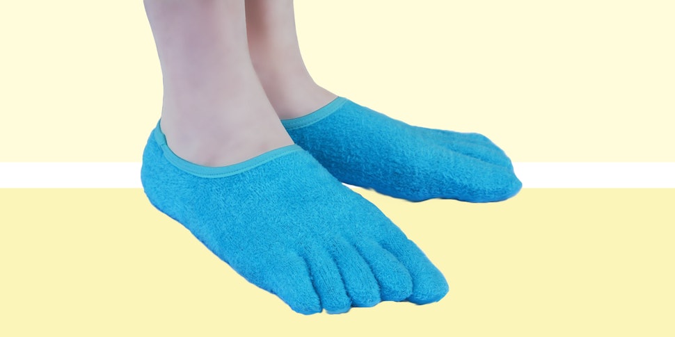 The 5 Best Moisturizing Socks For Dry Feet