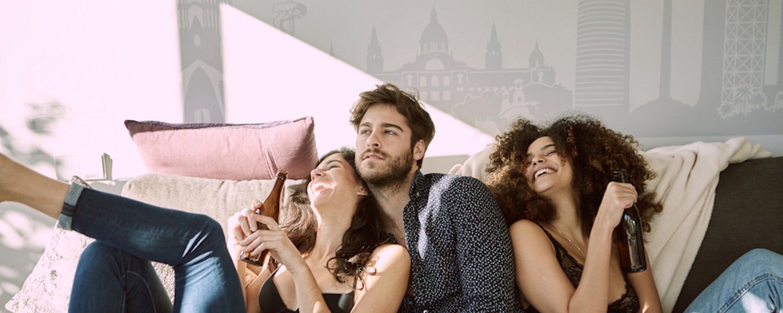 How To Deal With Your Roommates Becoming Friends With Your Friends