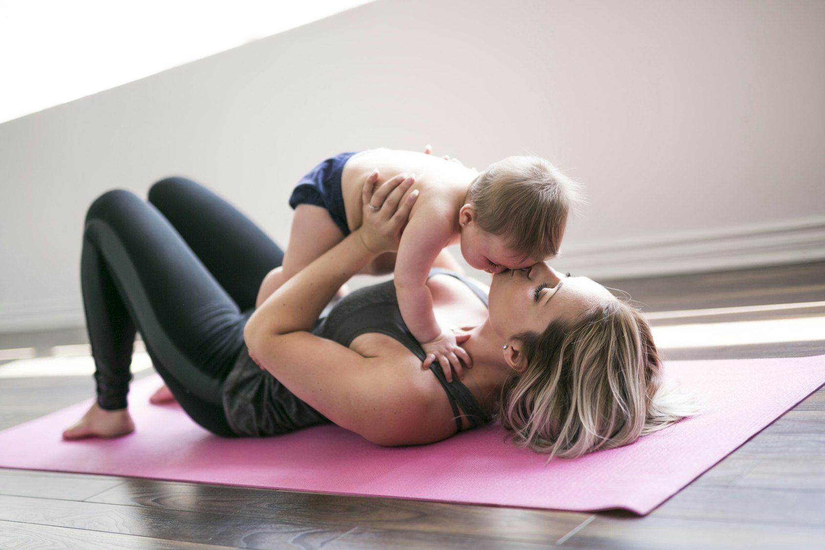 5 Best Yoga Poses For Breastfeeding Moms, To Breathe Your Way Out