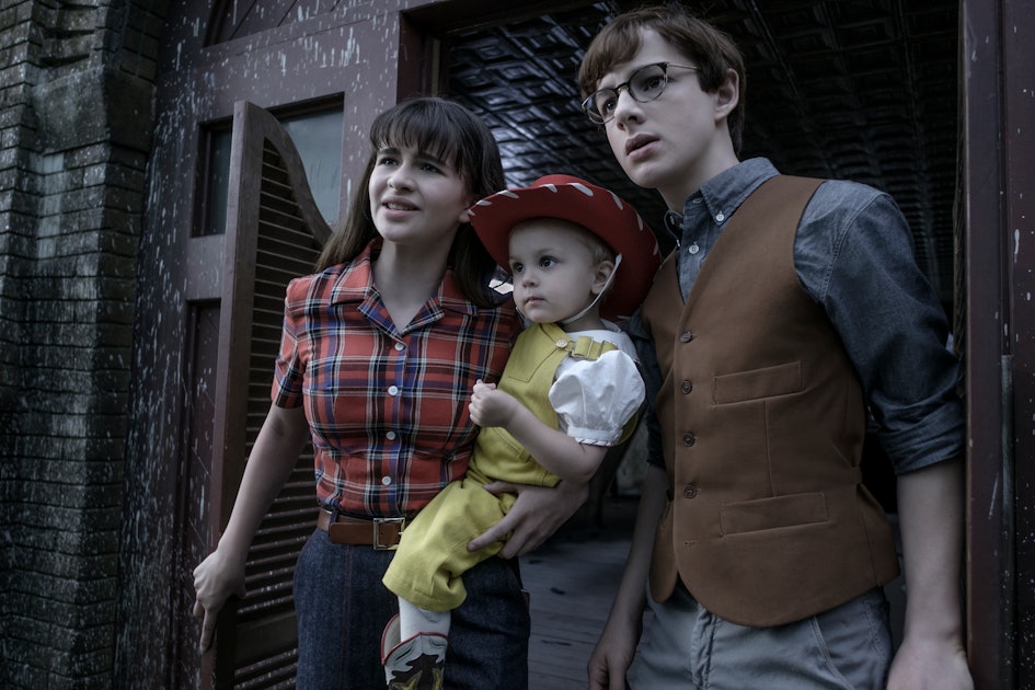 'A Series Of Unfortunate Events' Season 3 Theories Try To Solve Some Of
