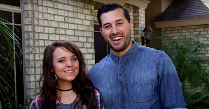 Jinger Duggar & Jeremy Vuolo posing together for a photo