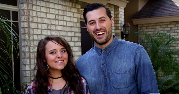 Jinger Duggar & Jeremy Vuolo posing together for a photo