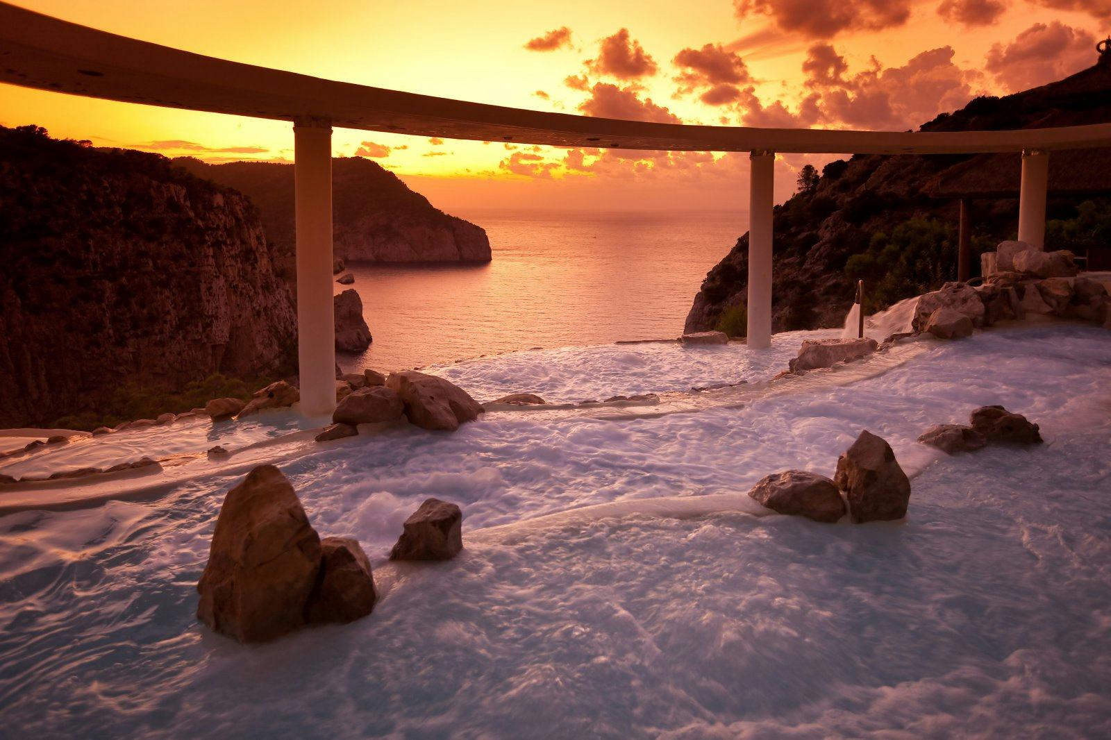 The Best Pools In The World: 17 Amazing Swimming Holes Sure To Give You ...