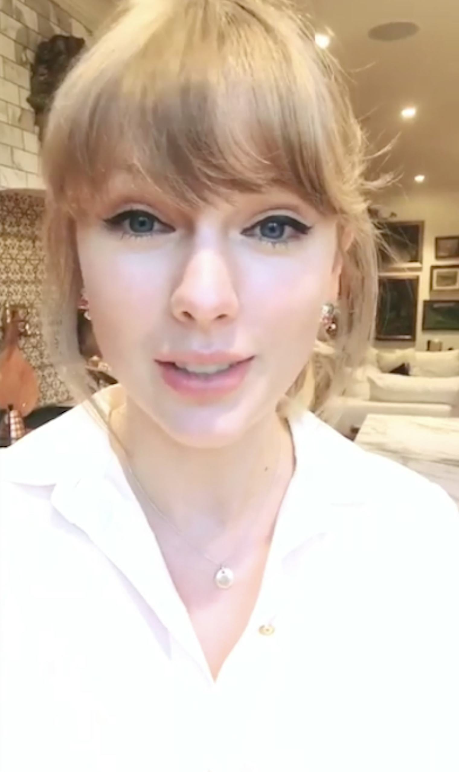 Where Can You Buy Taylor Swift #39 s Jeweled Cat Earrings? They Are Perfect Where Can You Buy Taylor Swift #39 s Jeweled Cat Earrings? They Are Perfect