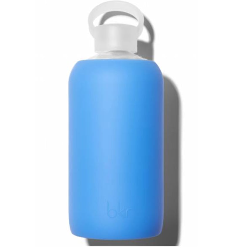 A blue 32-ounce water bottle 