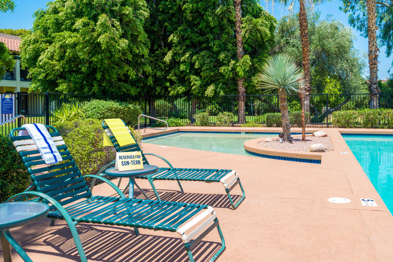 Get Paid $10,000 To Travel This Summer With Days Inn Sun-ternship ...