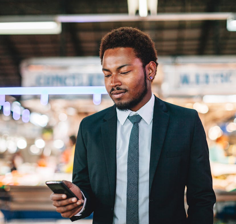 Should you wait to text a guy back?