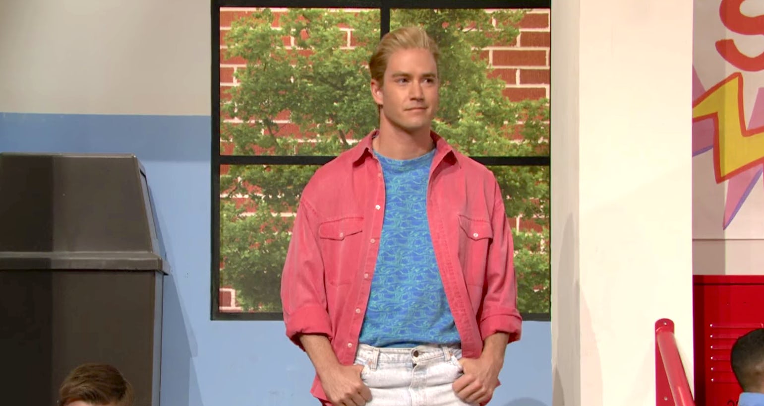 Jimmy Fallon in a ’90s sitcom scene