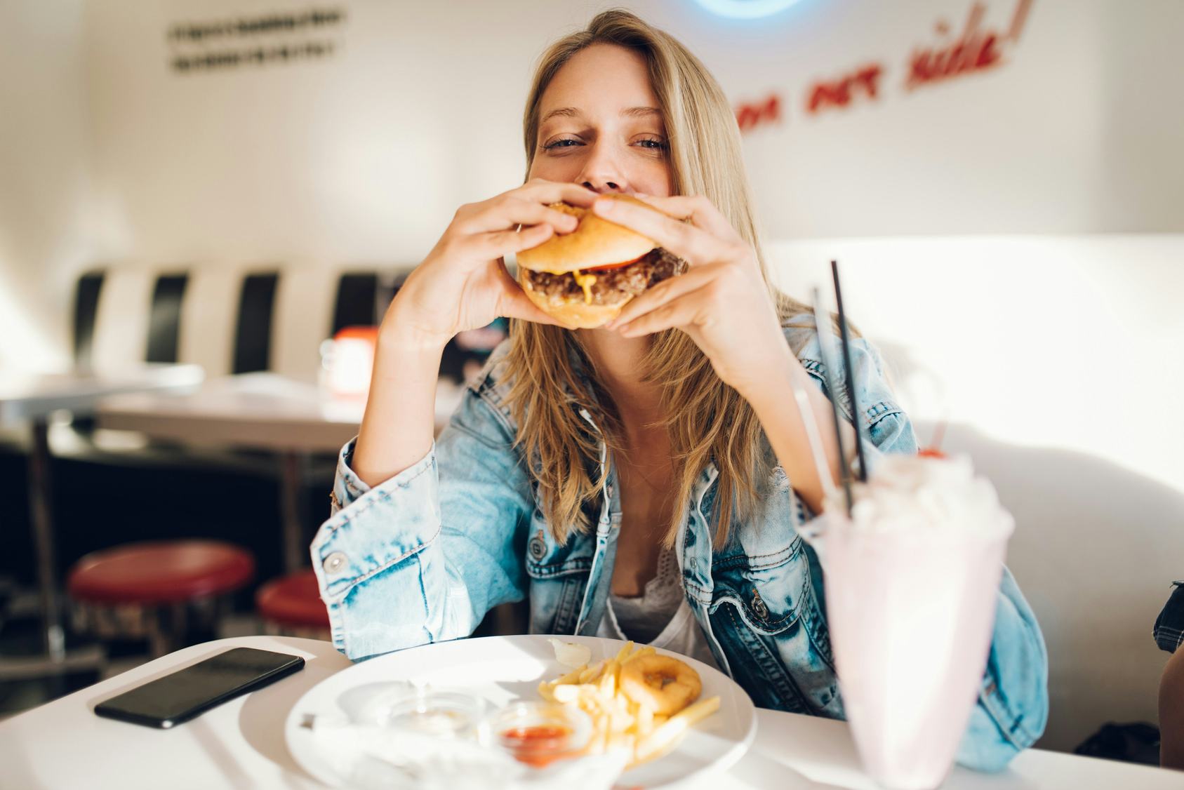 7 Physical Signs You're Eating Too Fast, & You Need To Slow Your Roll