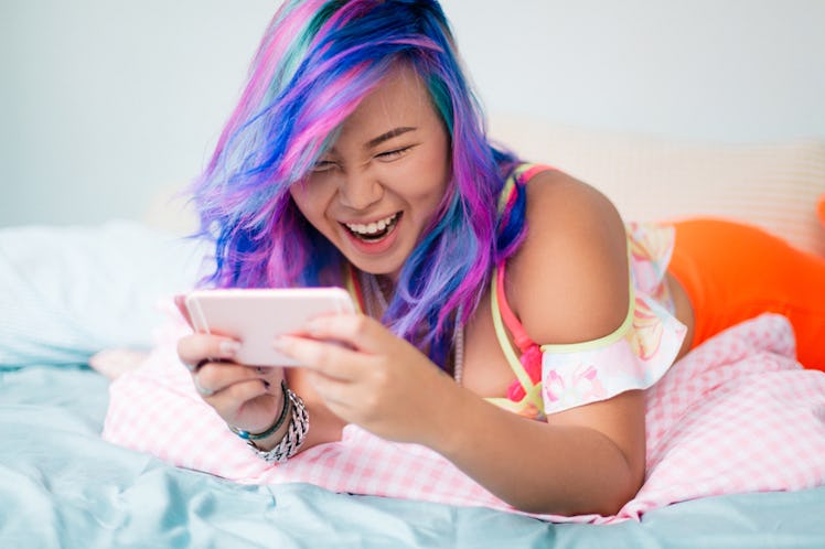 Texting before a first date is important for safety reasons.