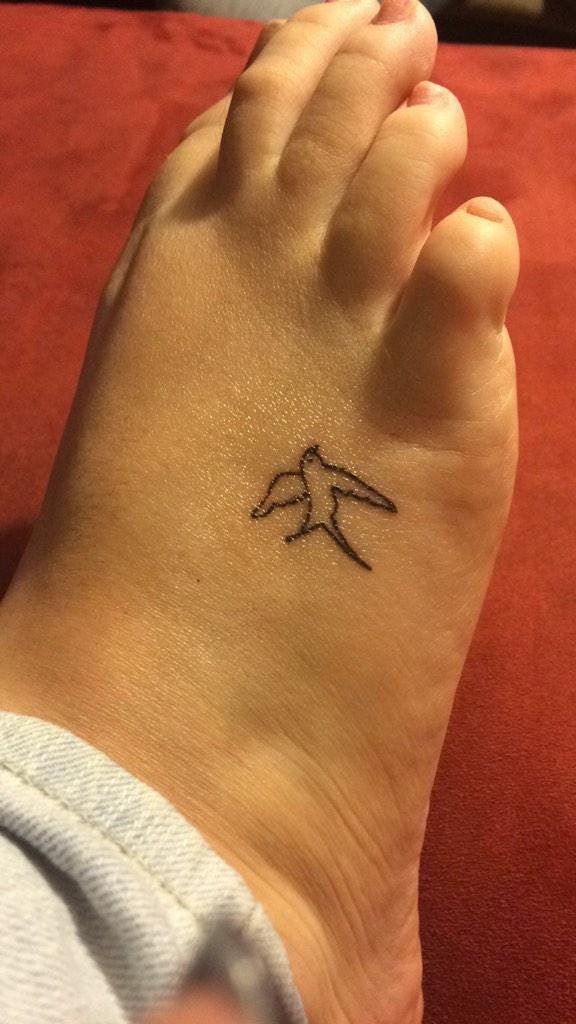 These Foot Tattoo Ideas Will Look So Rad In Your Summer Sandal Pics, image size:748x1330