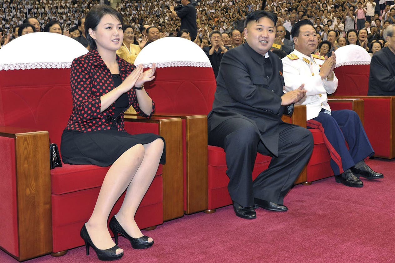 11 Photos Of Kim Jong Un And His Wife That Offer A Glimpse Into Their