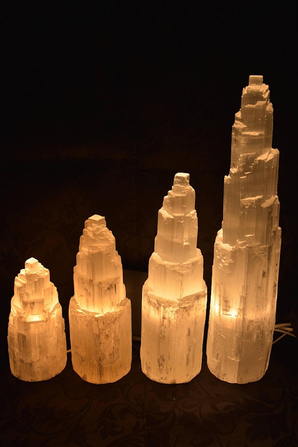 What Is A Selenite Lamp? These Crystalline Fixtures Might ...