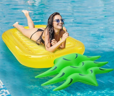 Greenco Giant Inflatable Pineapple Pool Lounger Float Over 6 Feet Long