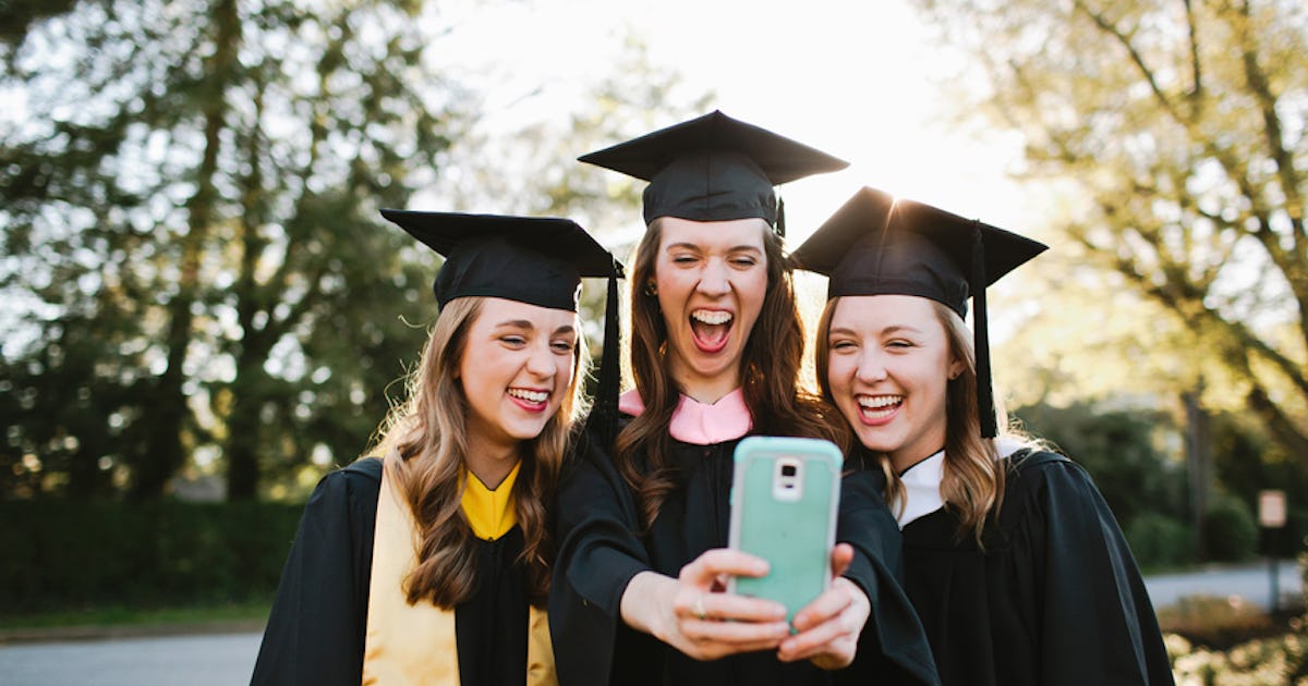 Here's What To Say To College Friends You Won't See After Graduation