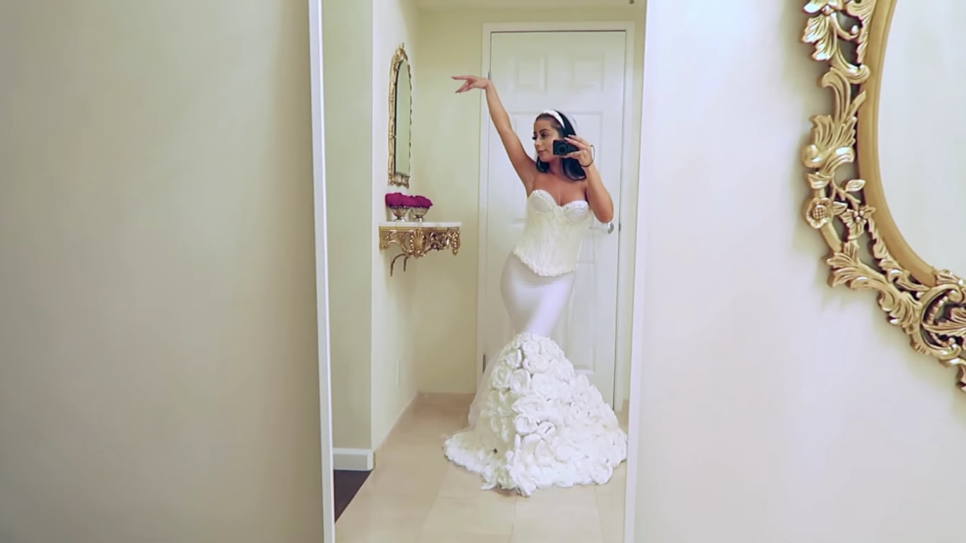 Amber Scholl s Toilet Paper Wedding Dress Is Actually Gorgeous