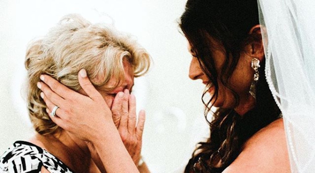 5 Photos Of Moms Walking Their Daughters Down The Aisle That Are So Incredibly Sweet 