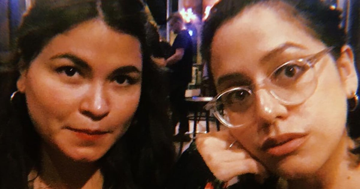 Latina gold hoop earrings deals