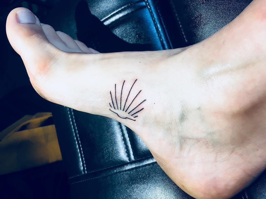 7 Small Shell Tattoo Ideas So Your Love For The Beach Never Fades