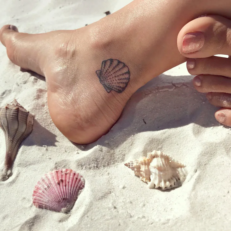 Shell Flash Tattoo 7 Small Shell Tattoo Ideas, So Your Love For The Beach Never Fades