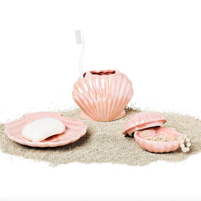 1. Seashell Bathroom Holders 