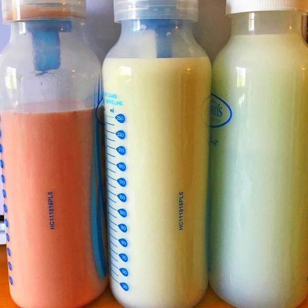 Почему выделяется молозиво. Женское молоко. Цвет молозива. Женское молоко цвет. Цвет грудного молока.