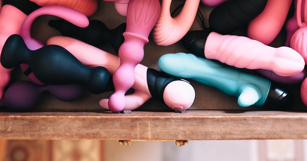 5 Sex Toys That Feel Like Oral Sex & Will Shake Up Your Regular Routine