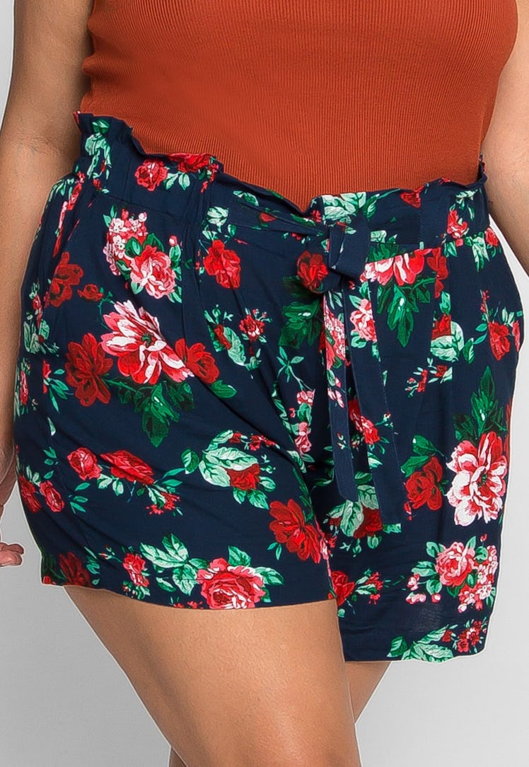 PLUS SIZE SO NICE FLORAL SHORTS IN NAVY