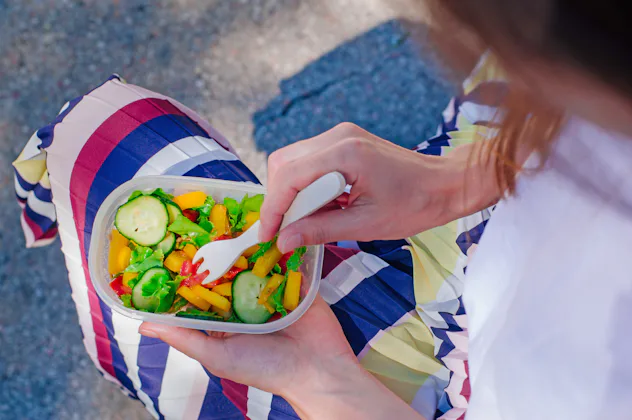 7 Early Warning Signs Of An Eating Disorder That Are Easy To Miss
