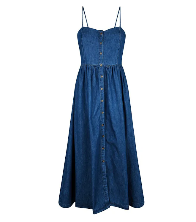 meghan markle in denim dress Meghan Markle's denim look may just be your new fall uniform
