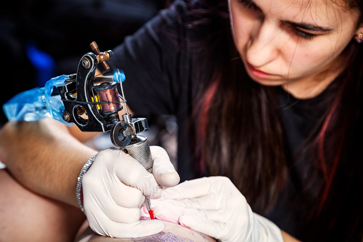 The 7 Best & 6 Worst Places On Your Body To Get A Tattoo, According To
