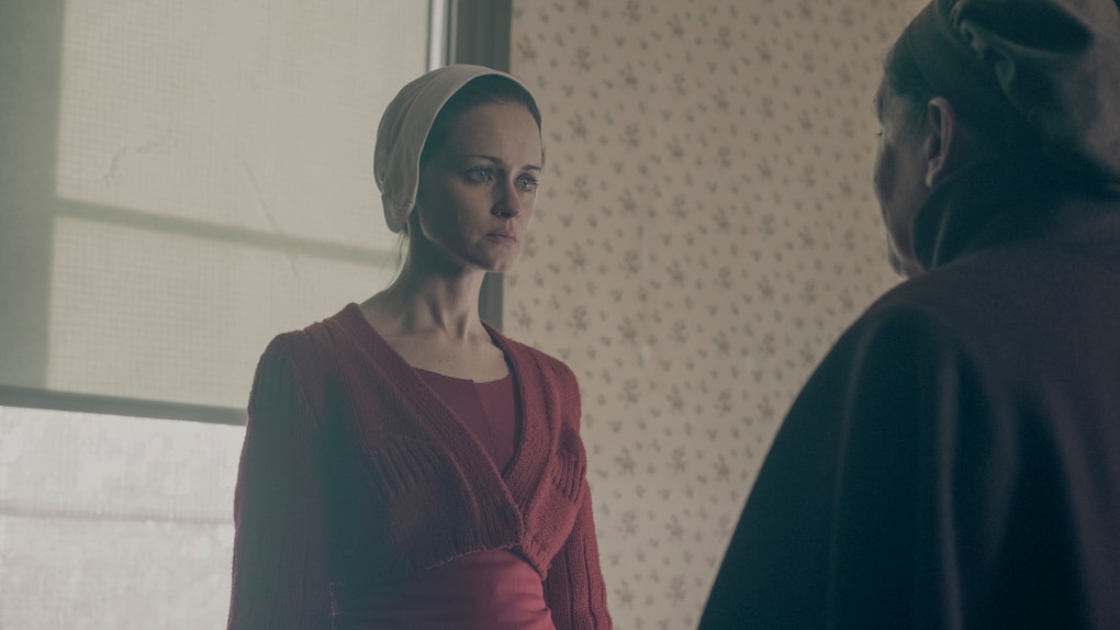 Handmaid's Tale Time Tonight Emily & Aunt Lydia's 'The Handmaid's Tale' Season 2 Finale Scene Has
