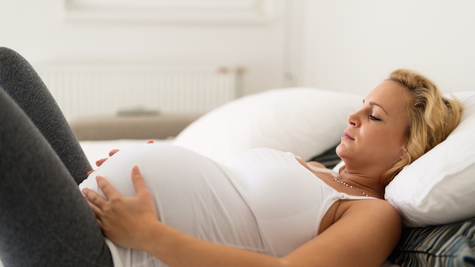 Am I Leaking Amniotic Fluid Or Discharge? You Need To Know The ... Am I Leaking Amniotic Fluid Or Discharge? You Need To Know The ...