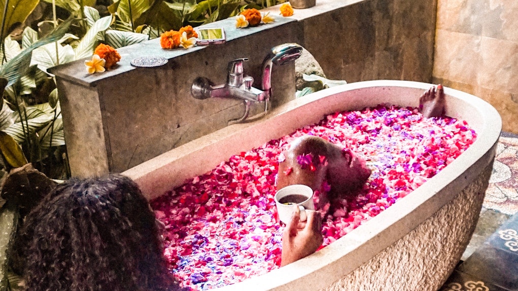 I Bathed In The Flower Bath Everyone's Obsessed With On Instagram ...