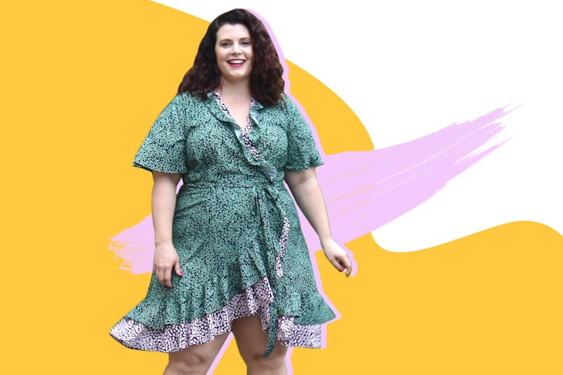 An plus sized model posing in a green plus size dress