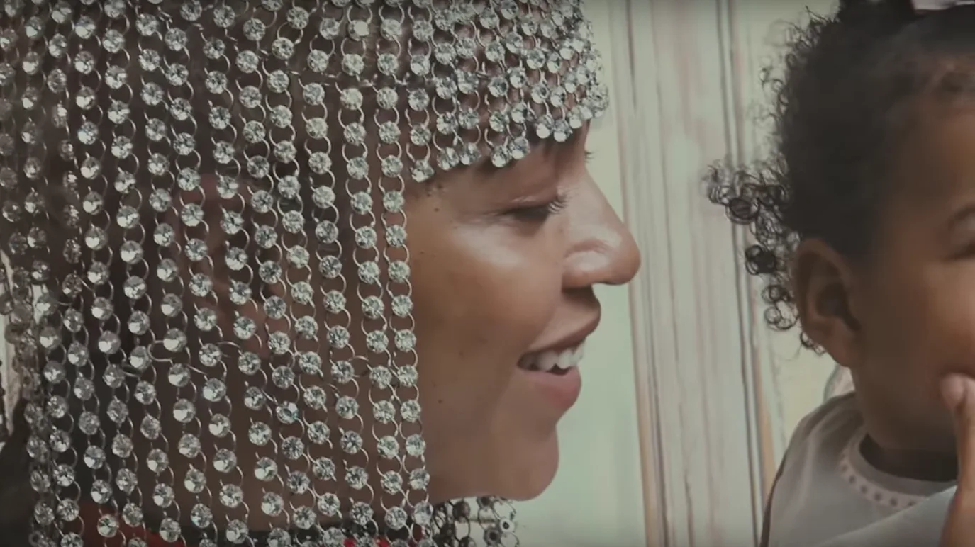 The Video Of Beyonce Playing With Sir & Rumi At Her 'Vogue' Photo Shoot ...