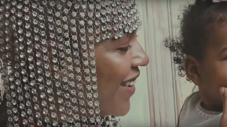 The Video Of Beyonce Playing With Sir & Rumi At Her 'Vogue' Photo Shoot ...