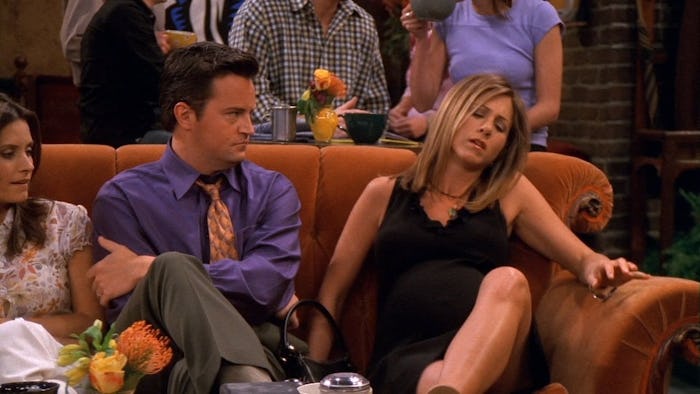 Jennifer Aniston as Rachel Green and Matthew Perry as Chandler Bing sitting on a couch in "Friends"