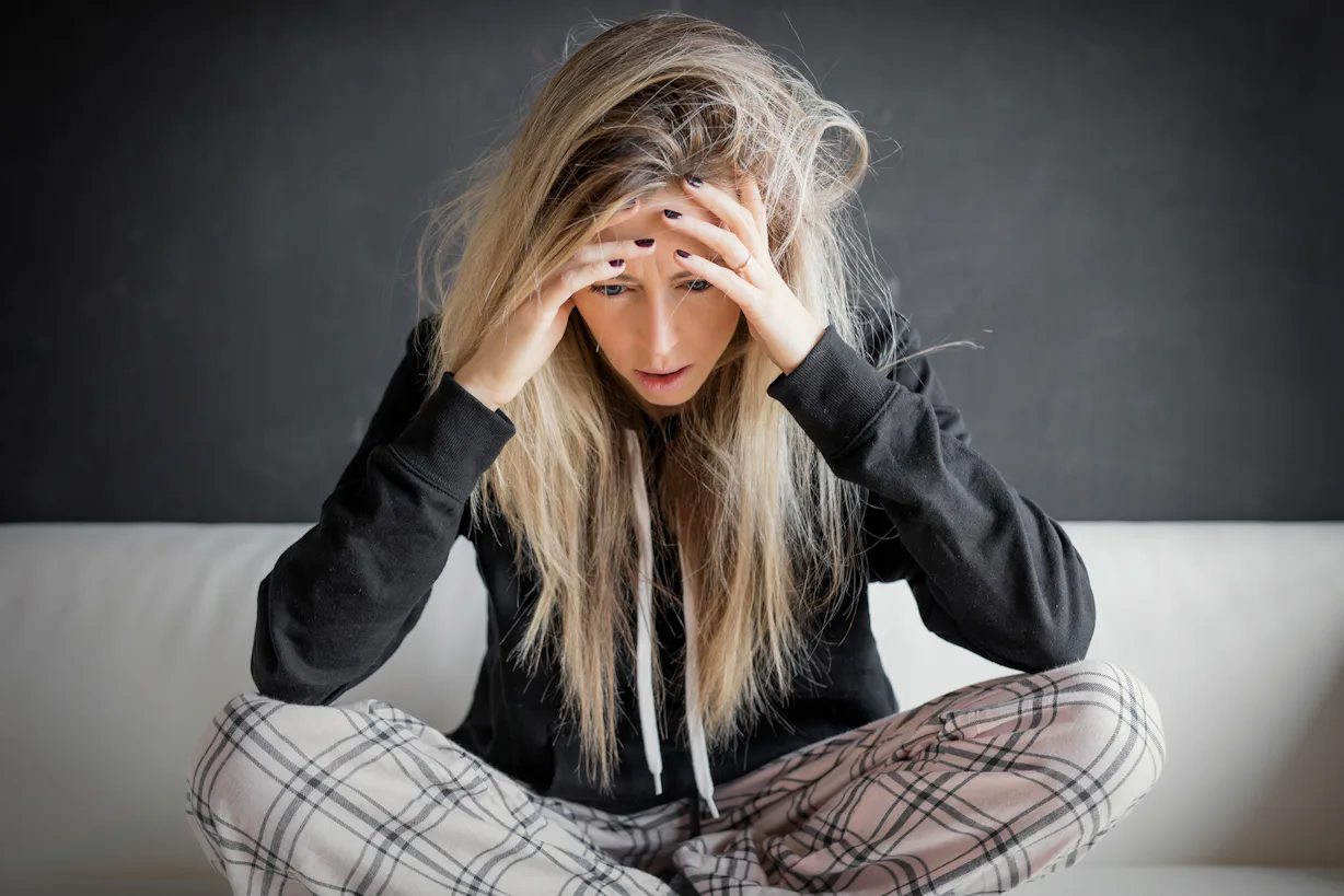 Am Scared These 9 Physical Signs Of Anxiety Can Wear You Down