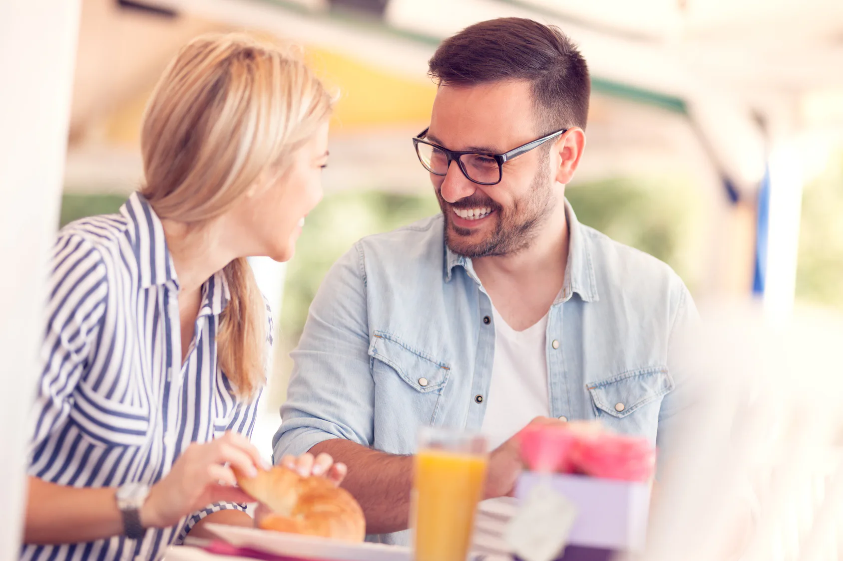 7 Signs Your Relationship Is Shady