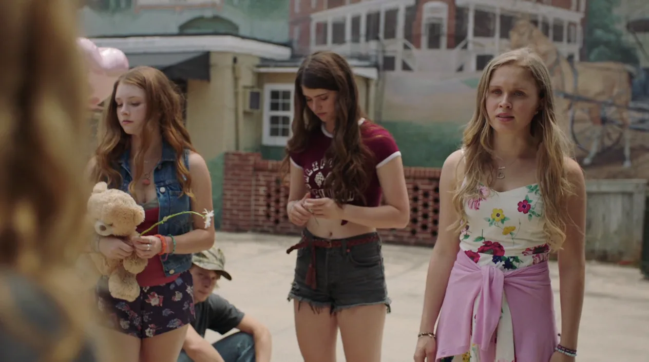 Sharp Objects Jodes The 'Sharp Objects' Costume Designer On Hiding Camille's Scars & How To ...