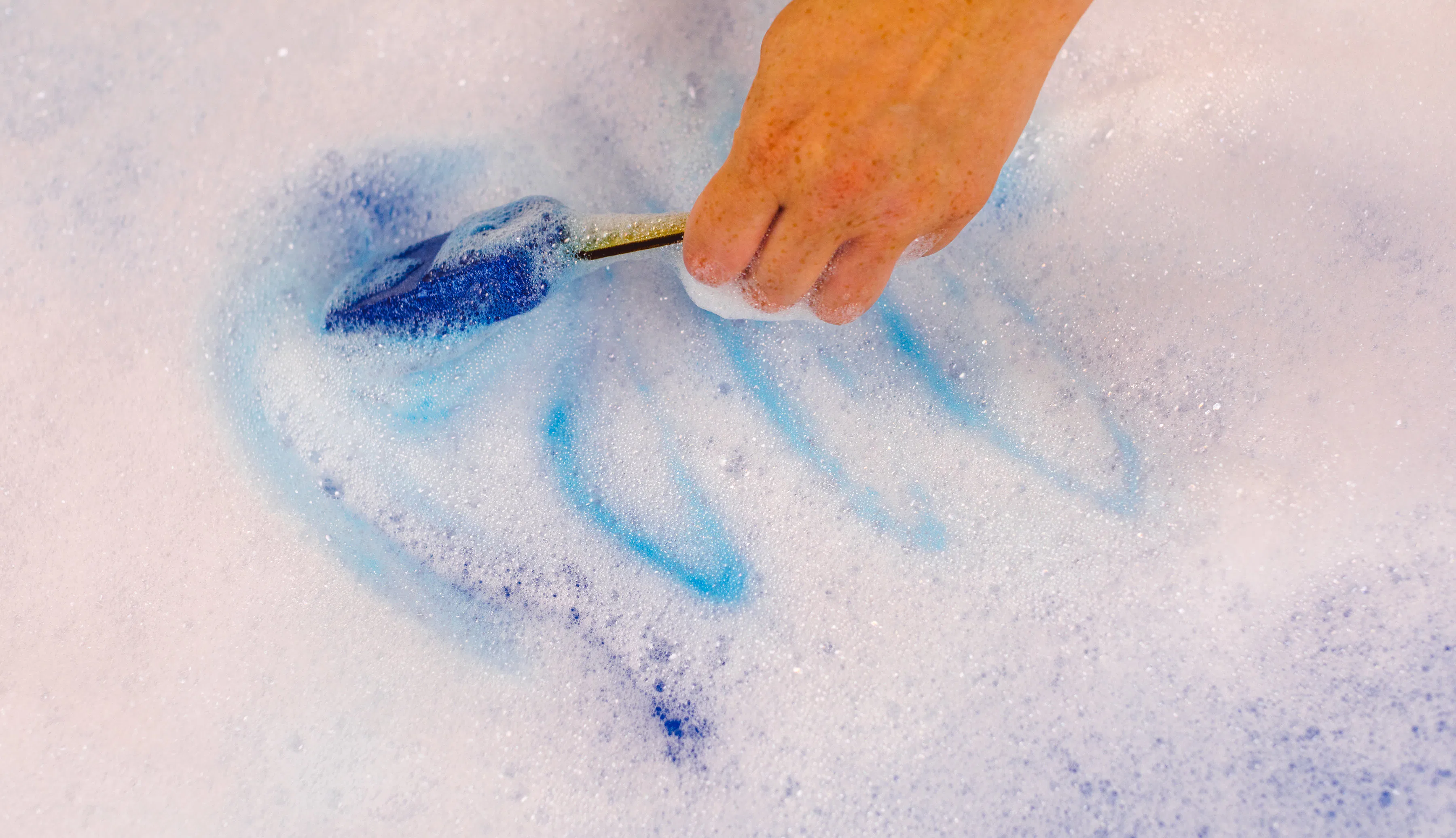 How To Use Lush Bubble Brushes Because These Tub Treats Make Soaking ...