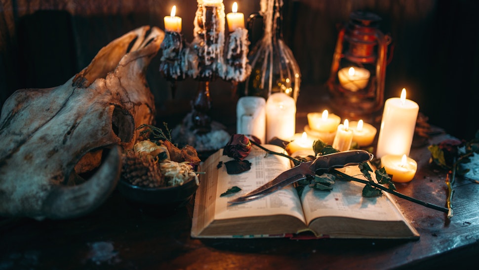 13 scary halloween props