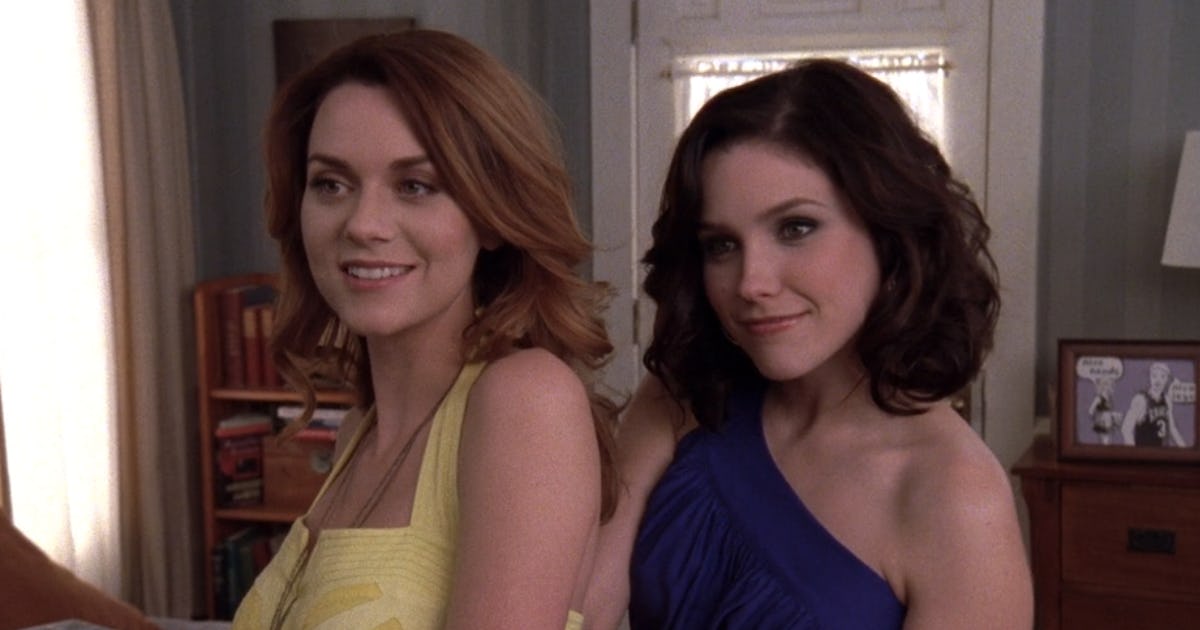 Brooke Peyton S Best One Tree Hill Friendship Moments Are Filled With So Much Support