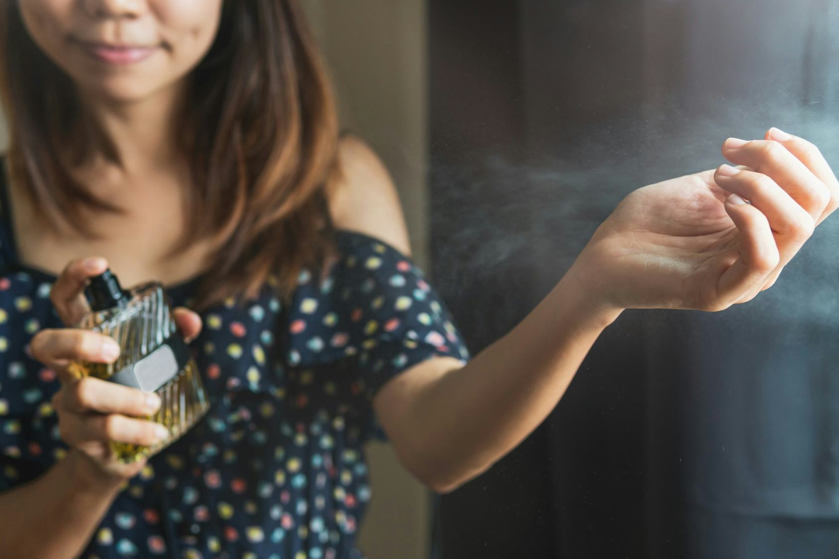 7 Perfumes Safe For Pregnancy, That Will Make You Smell Like The