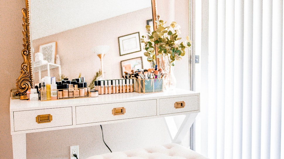 7 Makeup Organizing Hacks That Your Favorite Beauty Bloggers