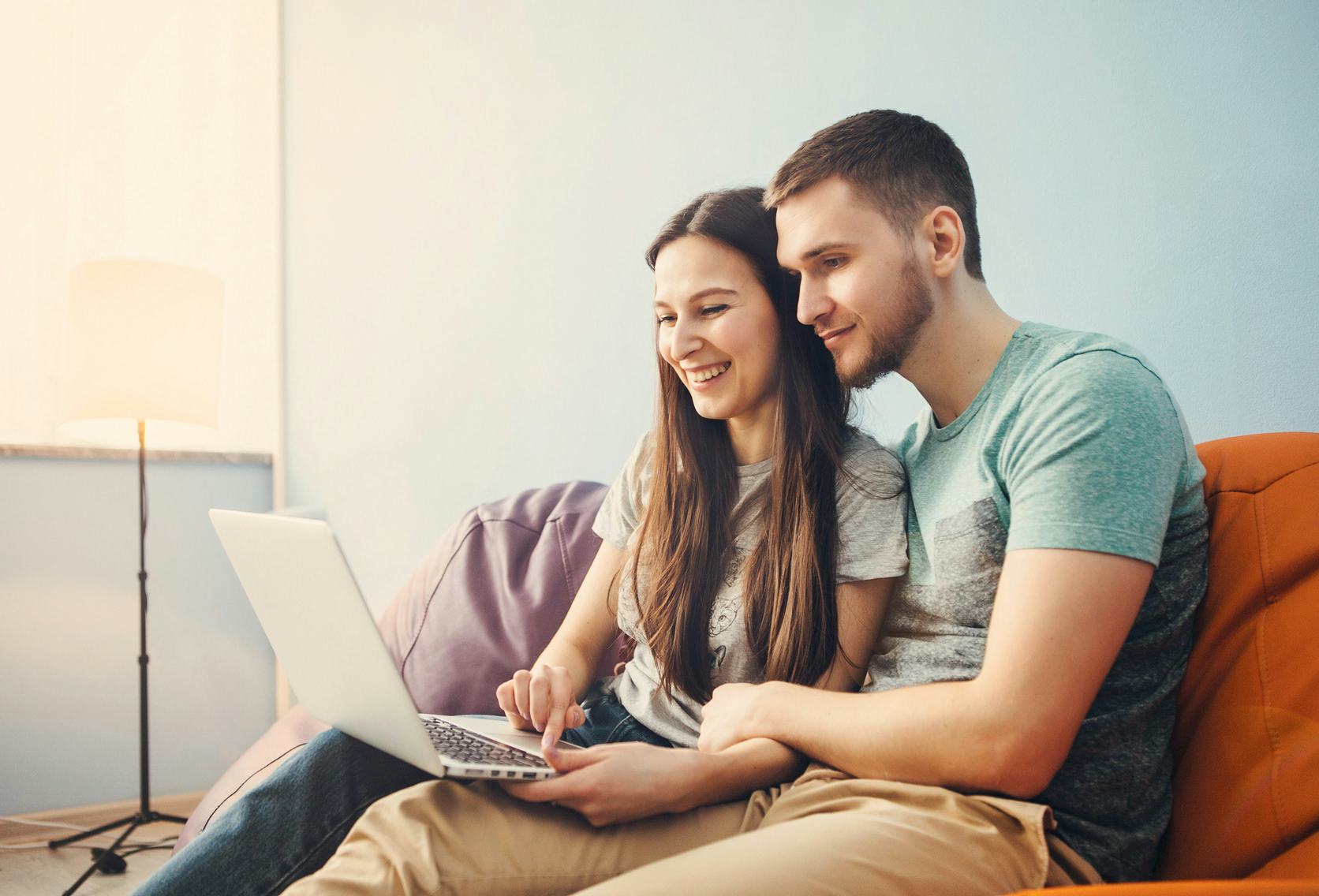 7 Signs That Your Easy-Going Partner Actually Doesn't Care Enough